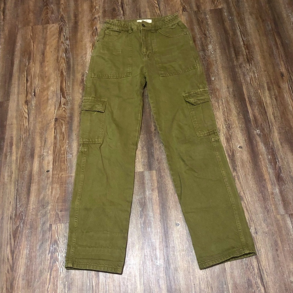 We The Free Cargo Jeans Women's 24 High Rise Slim Straight in Army Green Wash